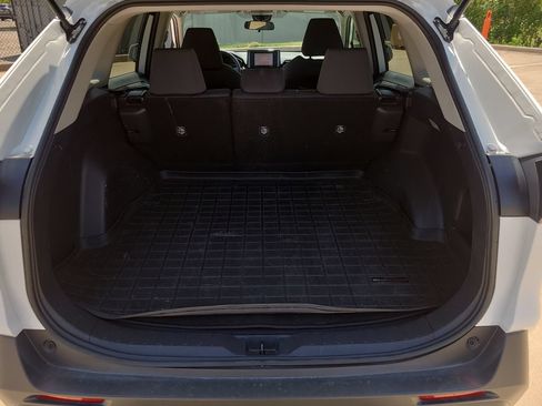 Used 2020 Toyota RAV4 XLE FWD image 8