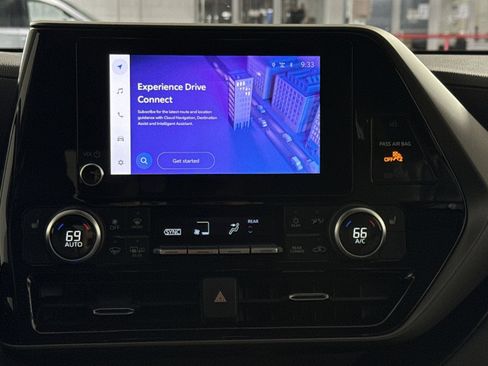 Used 2023 Toyota Highlander XLE FWD image 20