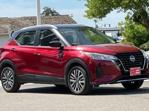 Used 2023 Nissan Kicks SV image 10