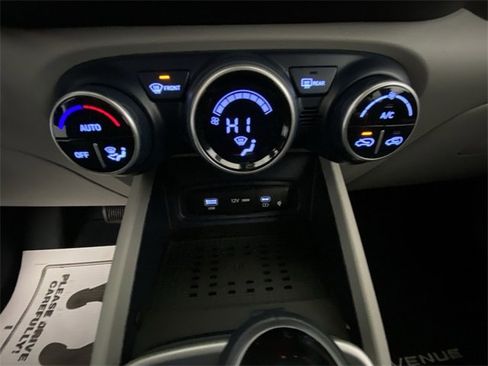 Used 2025 Hyundai Venue Limited image 19