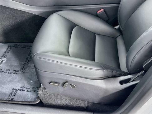 Used 2025 Tesla Model Y Long Range RWD image 17