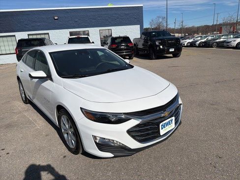 Used 2024 Chevrolet Malibu LT image 2