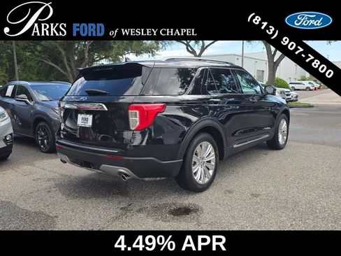 Used 2023 Ford Explorer Limited w/ Limited Technology Package RWD image 5