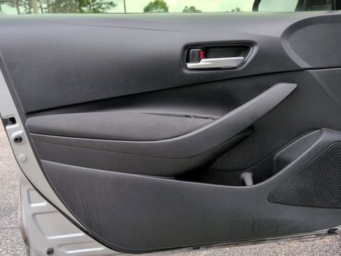 Used 2020 Toyota Corolla LE FWD image 12