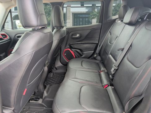 Used 2016 Jeep Renegade Trailhawk w/ Premium Trailhawk Package AWD/4WD image 23