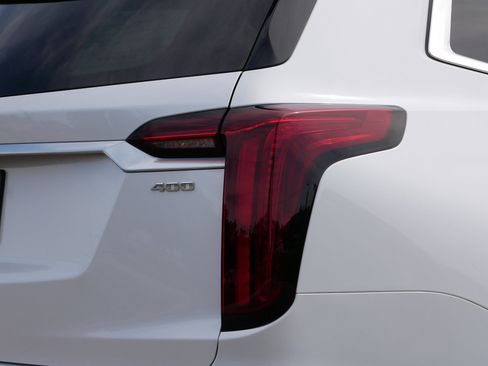 Used 2022 Cadillac XT6 Premium Luxury w/ LPO, Floor Liner Package AWD/4WD image 17