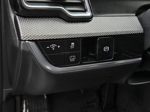 Used 2025 Kia Sportage LX image 17