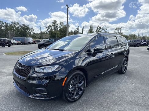 New 2026 Chrysler Pacifica Limited w/ S Appearance Package image 7