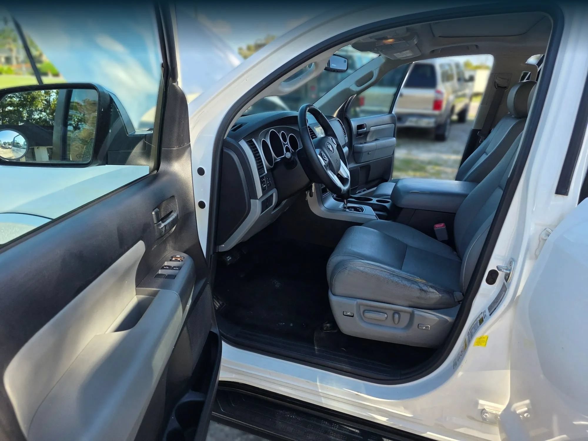 Used 2015 Toyota Sequoia SR5 w/ Premium Package RWD image 10