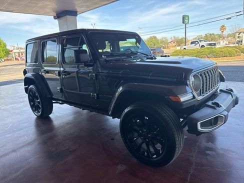 Used 2025 Jeep Wrangler Unlimited Sahara w/ Safety Group AWD/4WD image 3