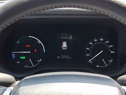 Used 2024 Toyota Sienna XLE FWD image 24