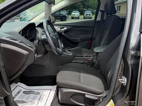 Used 2015 Ford Focus SE w/ SE Sport Package FWD image 8