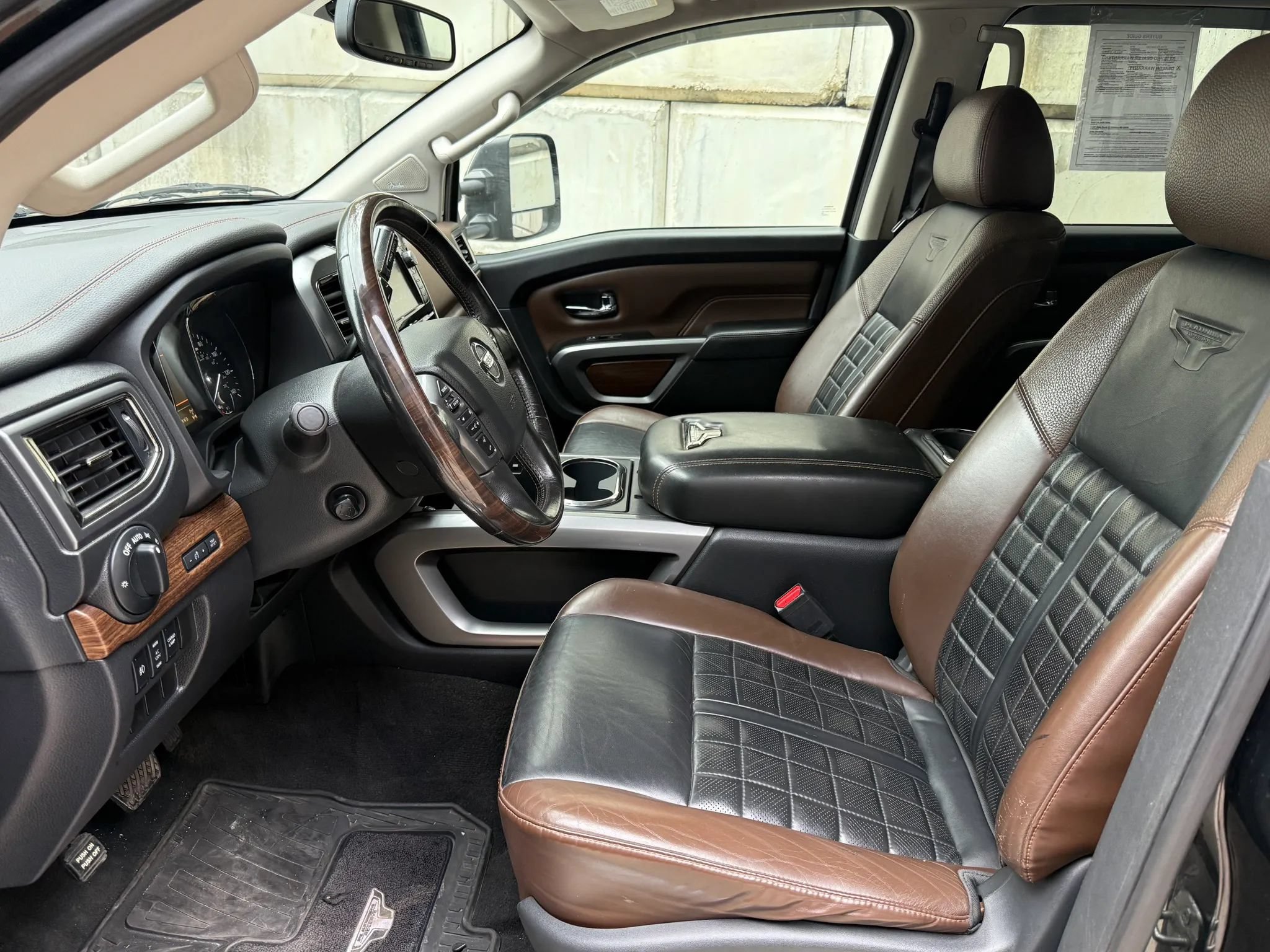 Used 2019 Nissan Titan PRO-4X AWD/4WD image 2