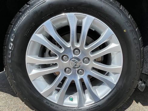 Used 2015 Toyota Sienna XLE w/ XLE Navigation Package image 18