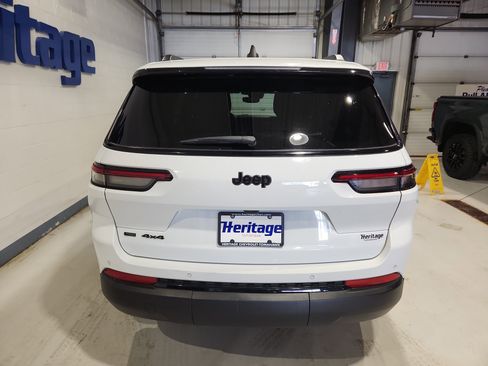 Used 2023 Jeep Grand Cherokee L Laredo image 26