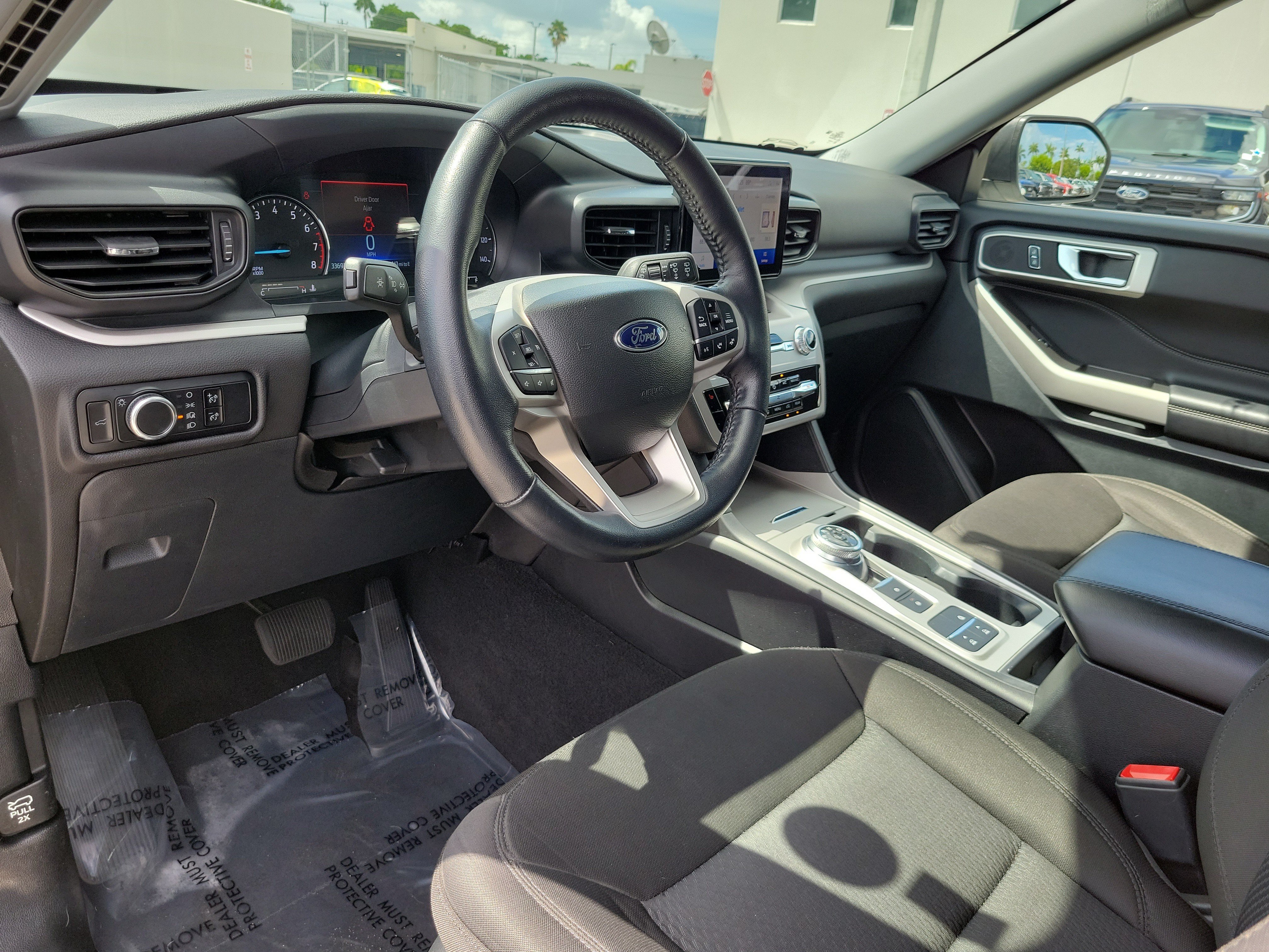 Used 2023 Ford Explorer XLT RWD image 9