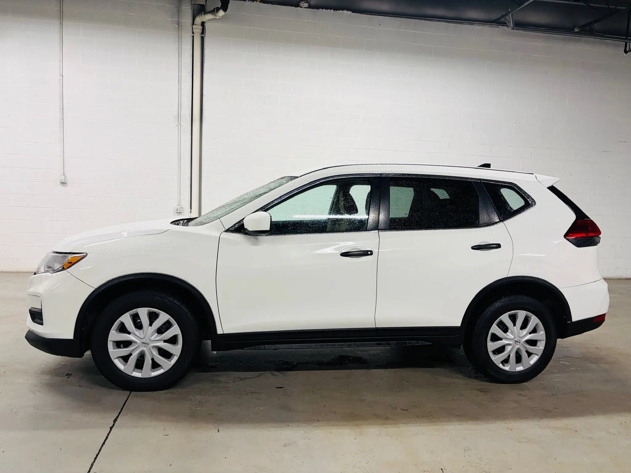 Used 2017 Nissan Rogue S FWD image 5