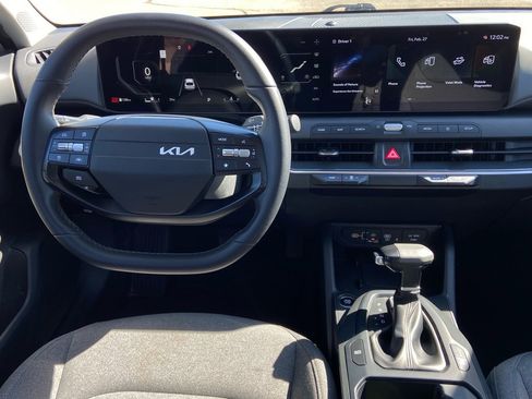 Used 2025 Kia K4 EX image 9