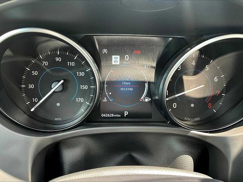 Used 2019 Jaguar F-PACE Premium image 45