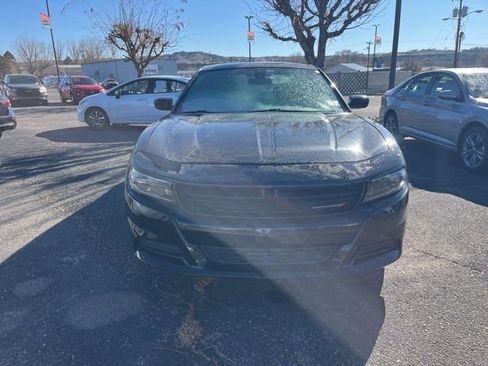 Used 2023 Dodge Charger SXT image 2