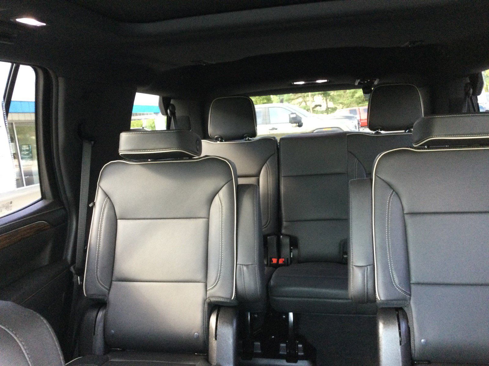 Used 2024 Chevrolet Tahoe Premier w/ Premium Package 2 AWD/4WD image 24