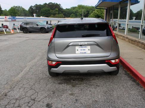 Used 2023 Kia Niro LX FWD image 5