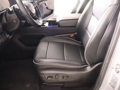 Used 2025 Chevrolet Silverado EV LT AWD/4WD image 12