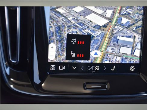 Certified 2025 Volvo XC40 B5 Plus w/ Protection Package Premier image 21