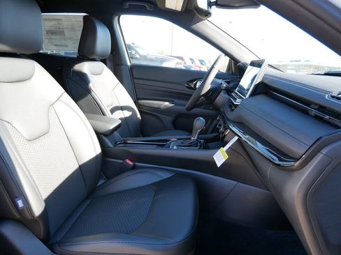 New 2026 Jeep Compass Latitude AWD/4WD image 23