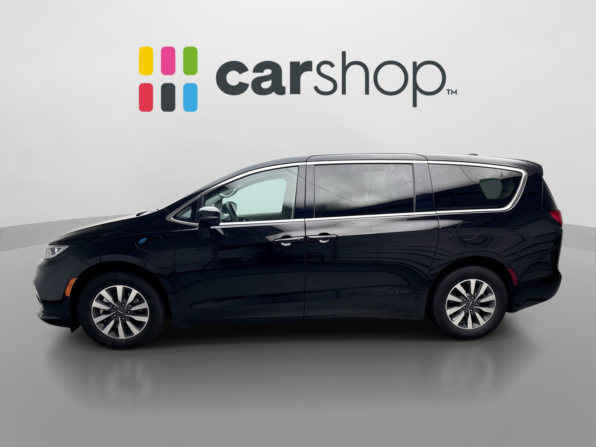 Used 2024 Chrysler Pacifica Limited FWD image 2