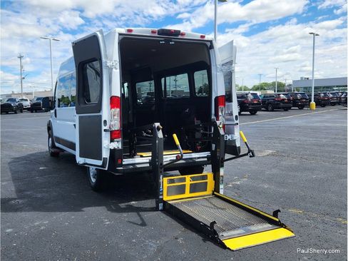 Used 2021 RAM ProMaster 2500 w/ Premium Appearance Group FWD image 4