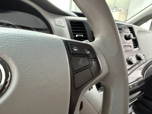 Used 2012 Toyota Sienna LE FWD image 14