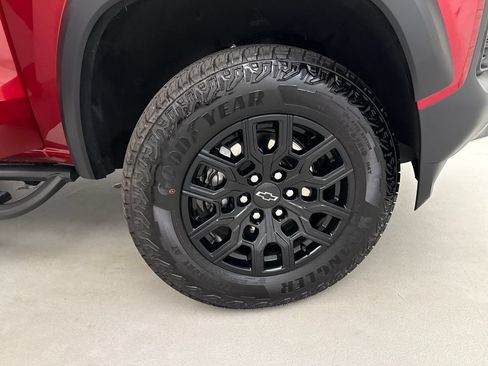 Used 2025 Chevrolet Colorado Trail Boss AWD/4WD image 26