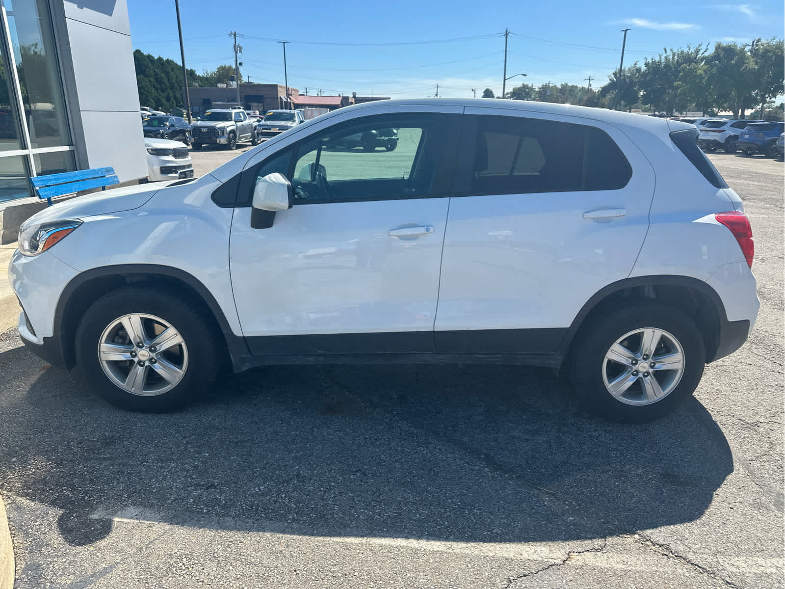 Used 2022 Chevrolet Trax LS w/ Tint and Cruise Package AWD/4WD image 8