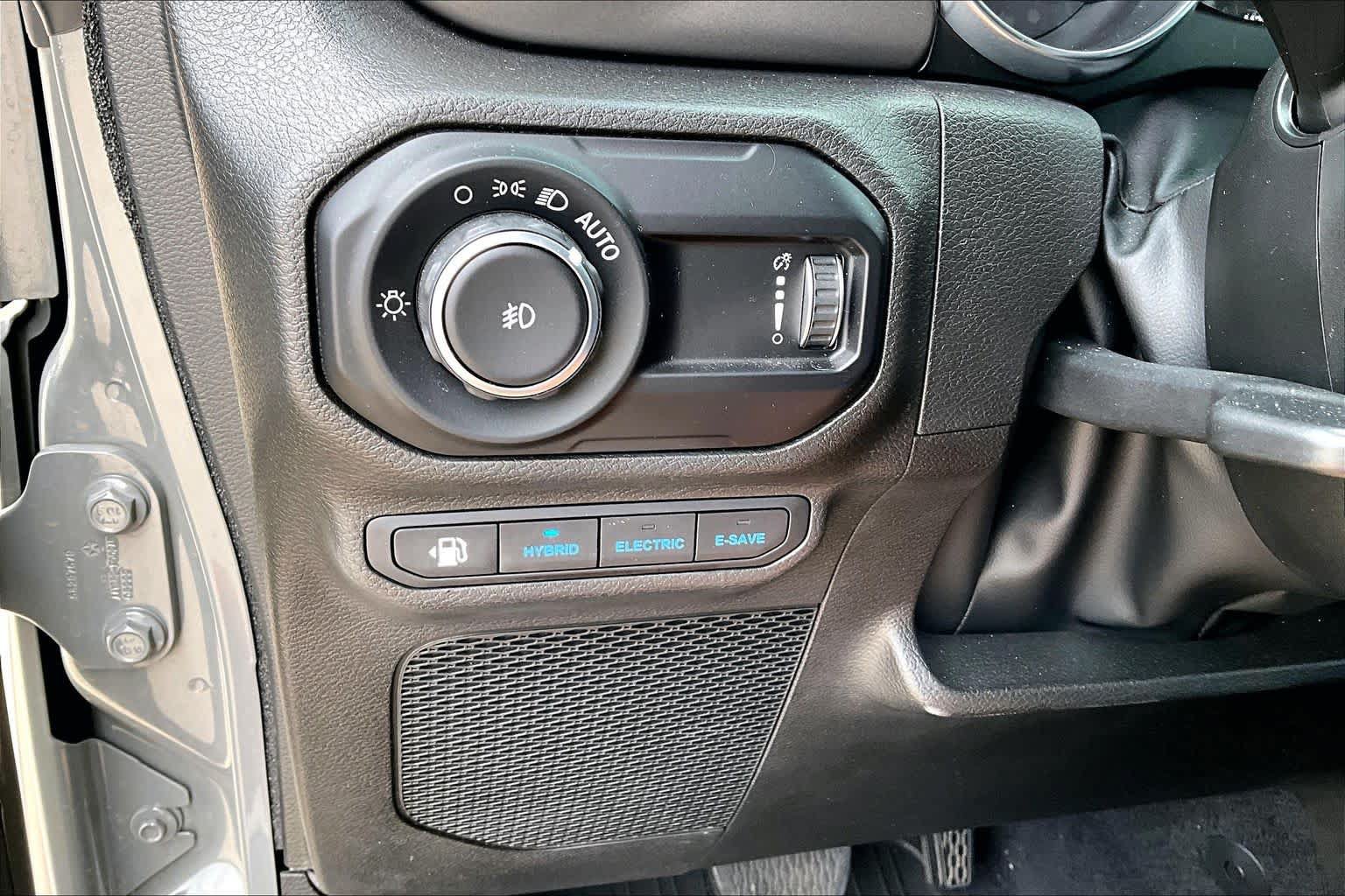 Used 2023 Jeep Wrangler Unlimited Rubicon 4xe w/ Cold Weather Group AWD/4WD image 31