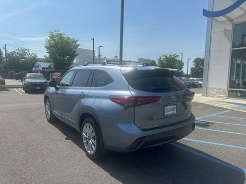 Used 2022 Toyota Highlander Limited AWD/4WD image 6