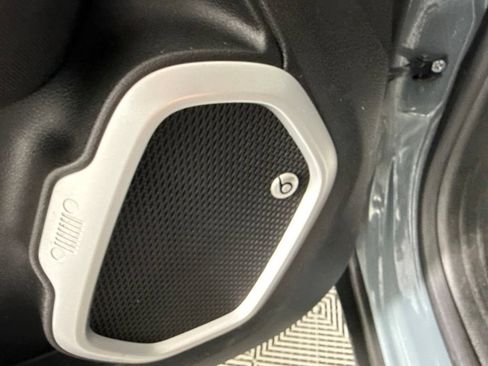 Used 2019 Jeep Renegade Latitude w/ Safety and Security Group FWD image 13