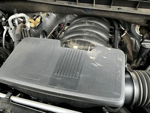 Used 2022 Chevrolet Suburban LT AWD/4WD image 32