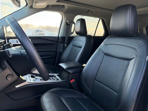Used 2023 Ford Explorer Limited w/ Limited Technology Package image 16