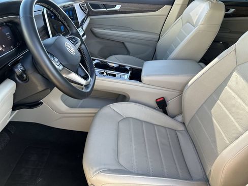 Used 2025 Volkswagen Atlas SEL AWD/4WD image 16