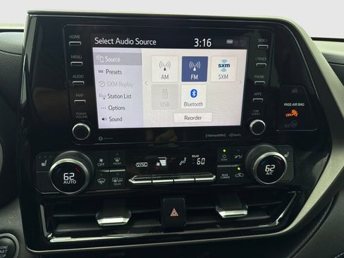 Used 2021 Toyota Highlander XLE FWD image 27