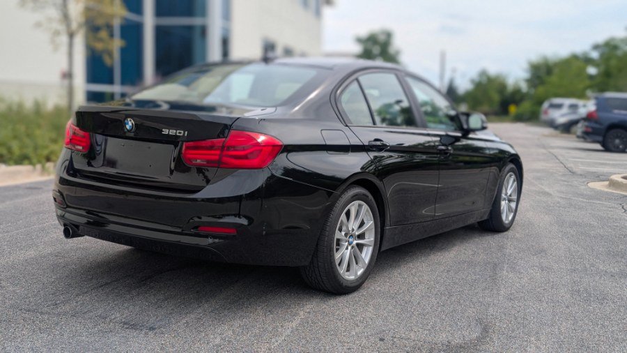 Used 2017 BMW 320i Sedan RWD image 4