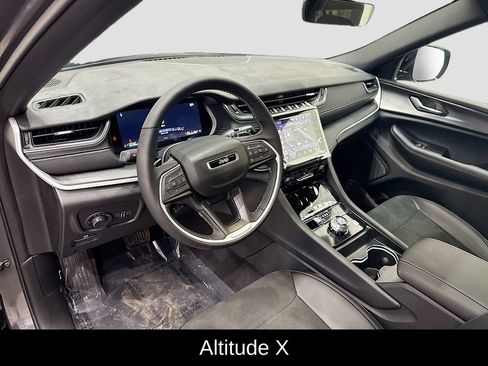 New 2025 Jeep Grand Cherokee Altitude image 23