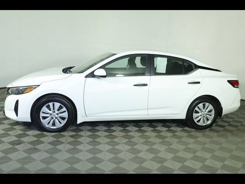 Used 2025 Nissan Sentra S FWD image 14