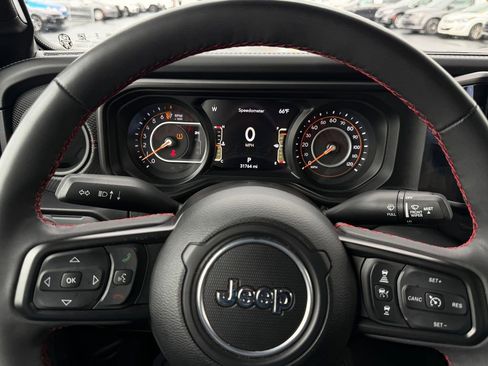 Used 2024 Jeep Gladiator Rubicon w/ Technology Group image 22