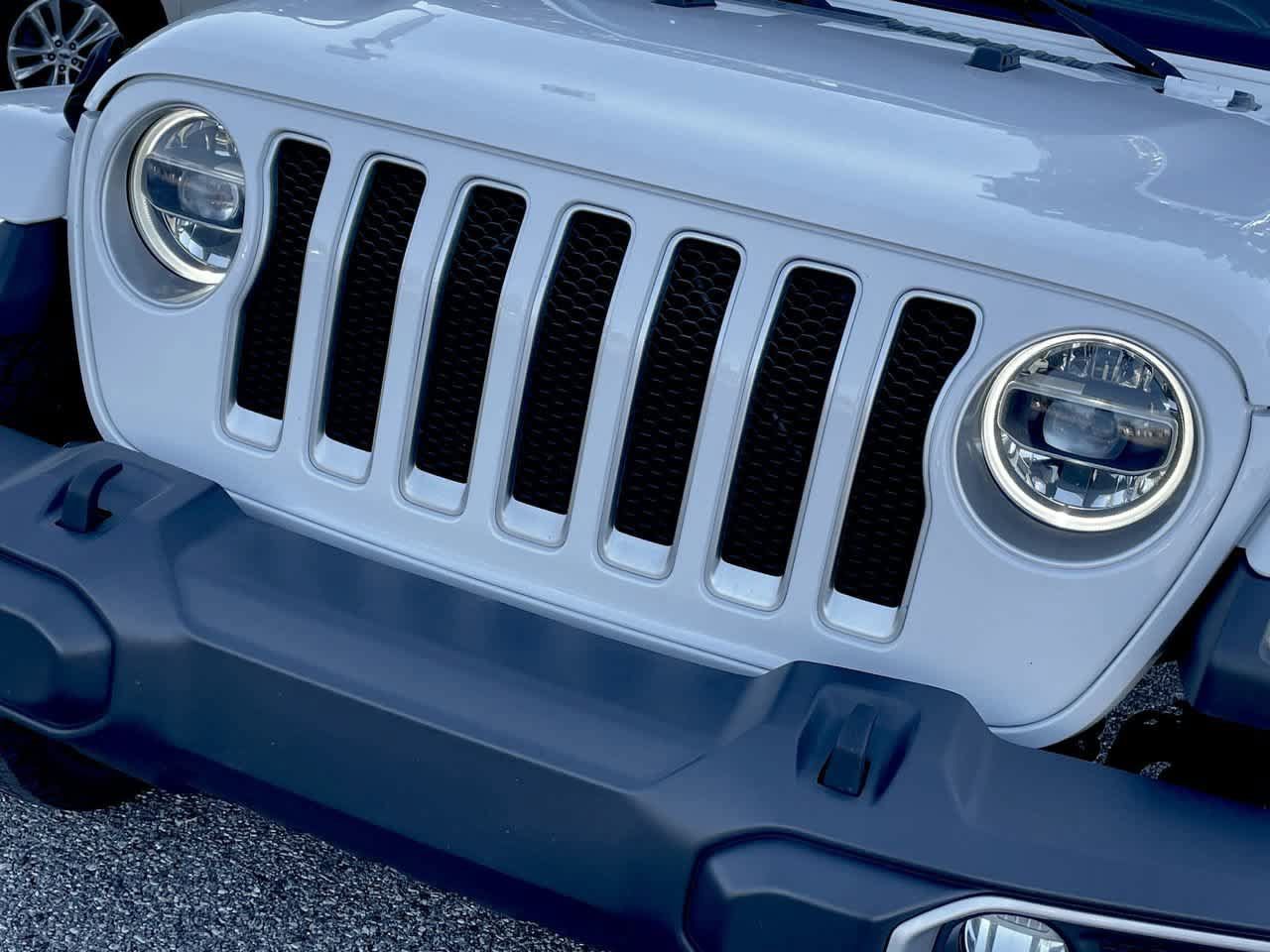 Used 2018 Jeep Wrangler Unlimited Sahara AWD/4WD image 35
