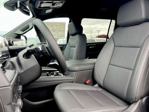 New 2026 Chevrolet Suburban LT AWD/4WD image 17