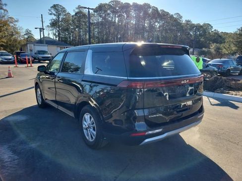 Used 2024 Kia Carnival LX image 3