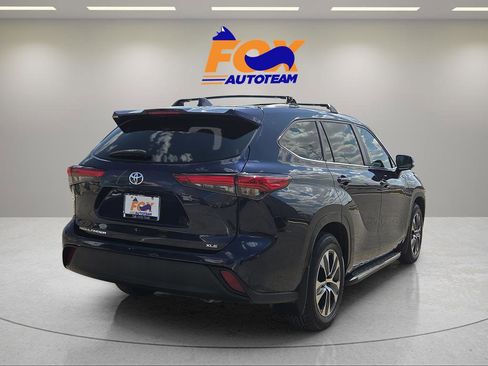 Used 2023 Toyota Highlander XLE FWD image 4