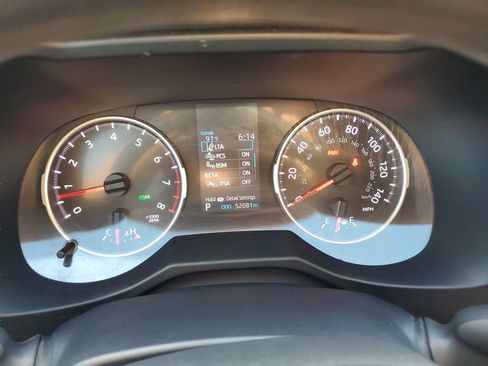 Used 2019 Toyota RAV4 XLE w/ Convenience Package FWD image 22